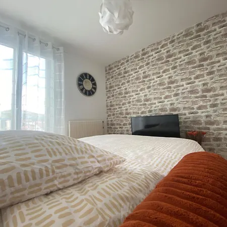 Volcan Ocre-4 Pers-spacieux Et Chaleureux - Parking Privatif - Proches Axes, Commerces Et Services - Check In 24-24 Apartment *